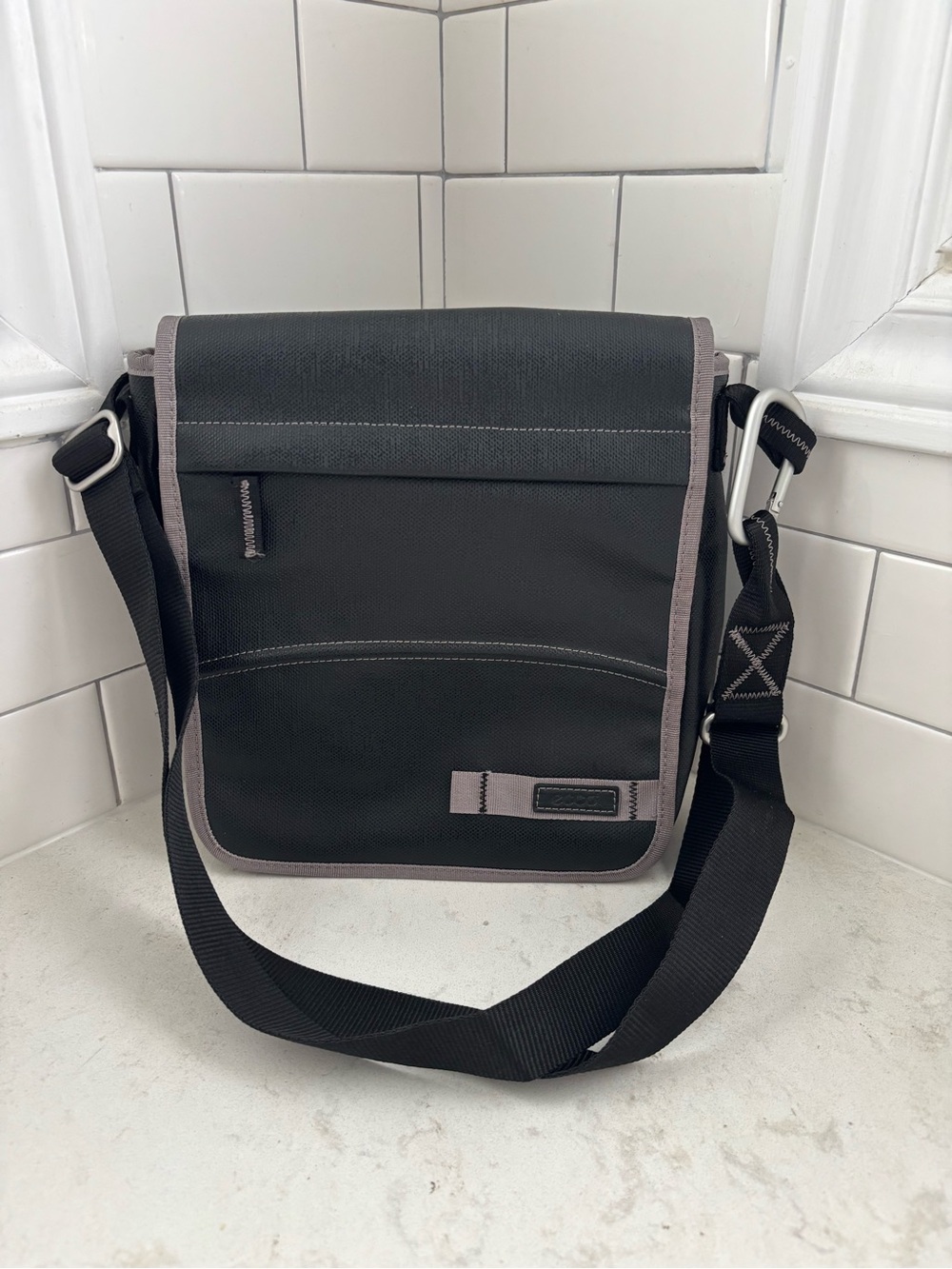 ECCO Small Crossbody Messenger Bag in Black
